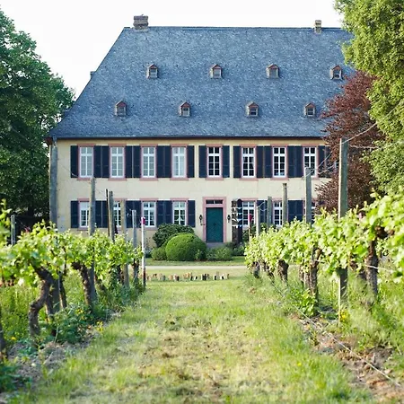 Gutshotel Baron Knyphausen * Eltville am Rhein