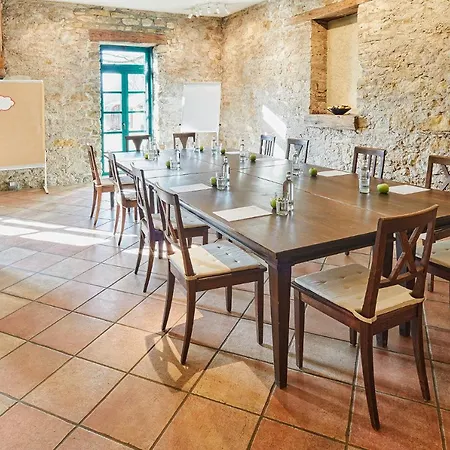 Gutshotel Baron Knyphausen Szálloda 2*