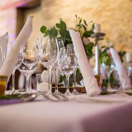 Gutshotel Baron Knyphausen Szálloda 2*